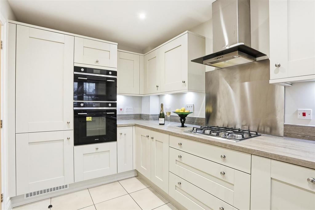 1590753081 - 2 Stanton Grove, KT20 - 7.jpg