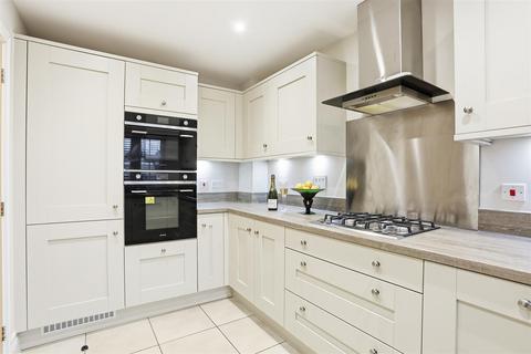 3 bedroom semi-detached house for sale, Stanton Grove, Tadworth