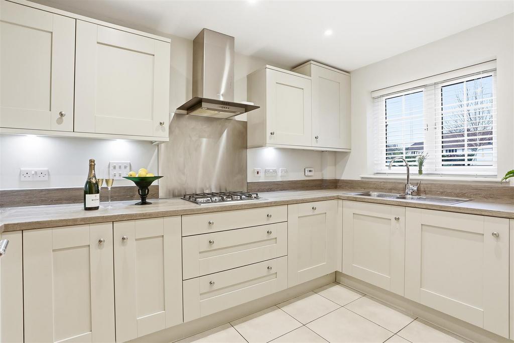 1590753081 - 2 Stanton Grove, KT20 - 8.jpg