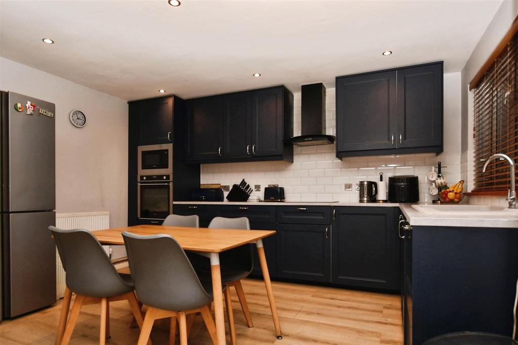 Fitted Kitchen