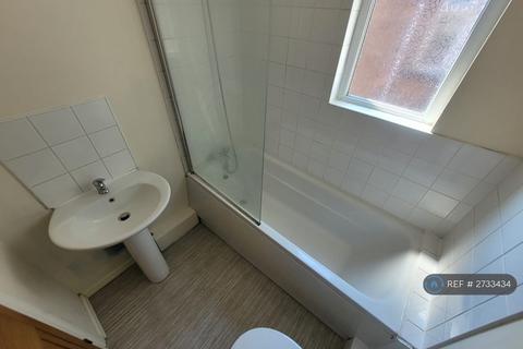 3 bedroom terraced house to rent, Grange Street, Salford, M6