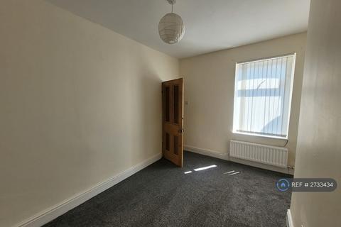 3 bedroom terraced house to rent, Grange Street, Salford, M6