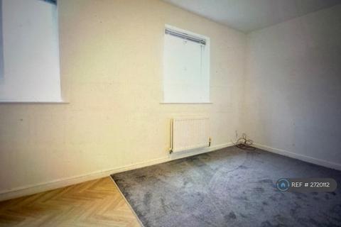 4 bedroom terraced house to rent, Saddlecote Close, Manchester, M8