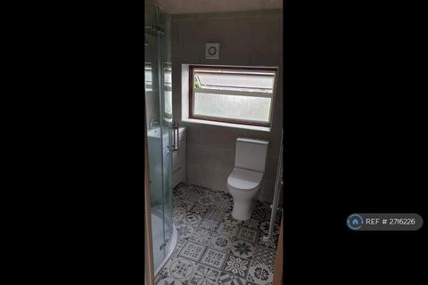2 bedroom terraced house to rent, Standfield Road, London, RM10