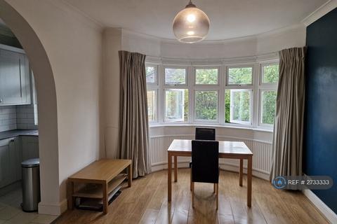 2 bedroom flat to rent, Beaconsfield Road, London, N11