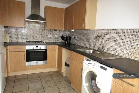 2 bedroom semi-detached house to rent, Beaford Road, Manchester, M22
