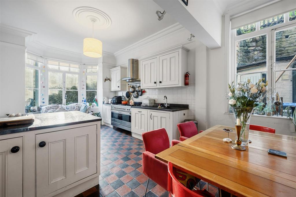 Dining area to kitchen.jpg