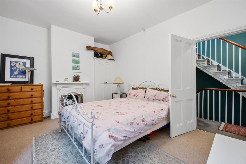 Bedroom One to landing.jpg