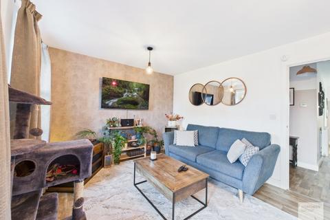 3 bedroom semi-detached house to rent, Holland Street :: Platting
