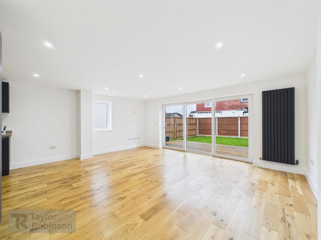 CAM02600 G0-PR0613-STILL006.jpg