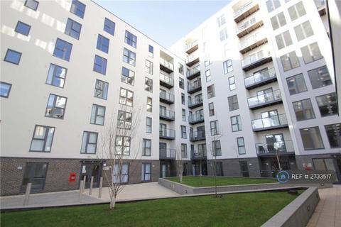 2 bedroom flat to rent, Nankeville Court, Woking, GU22