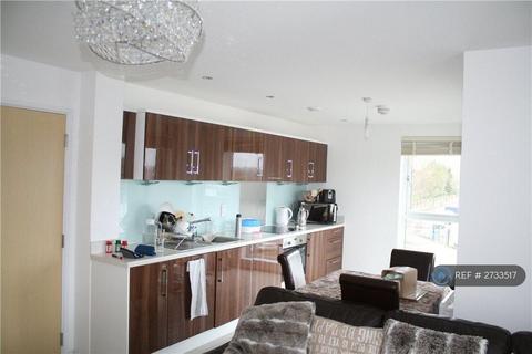 2 bedroom flat to rent, Nankeville Court, Woking, GU22