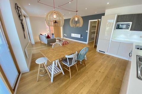 2 bedroom apartment to rent, Vimto Gardens, Chapel Street, Salford