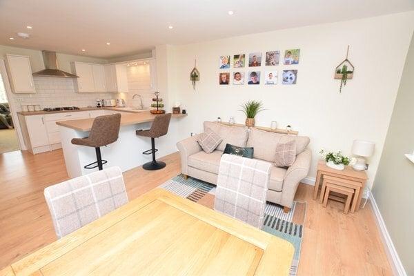 Kitchen &amp; family room