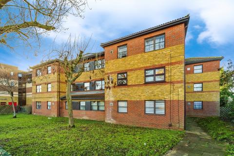 1 bedroom flat for sale, Gibson Close, Isleworth TW7