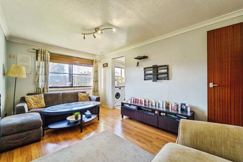 1 bedroom flat for sale, Gibson Close, Isleworth TW7
