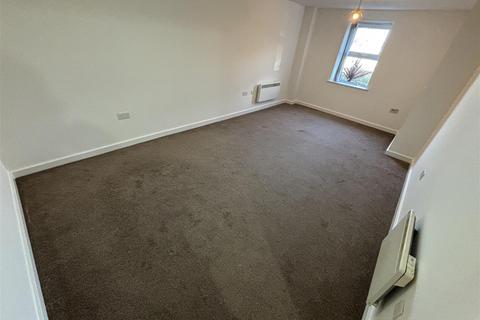 2 bedroom flat to rent, Queensgate, Maidstone ME16