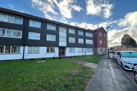 2 bedroom apartment for sale, The Dell, Feltham