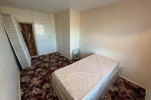 2 bedroom apartment for sale, The Dell, Feltham