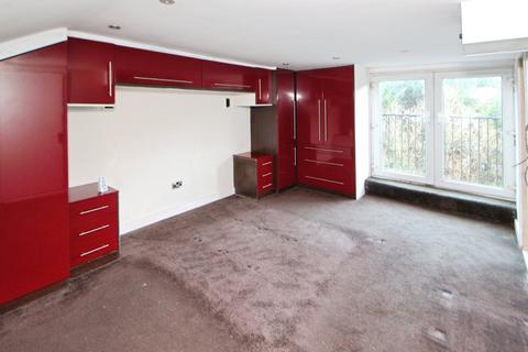 3 bedroom end of terrace house for sale, High Street West, Derbyshire SK13