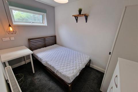 undefined, Moss House Close, Birmingham, B15