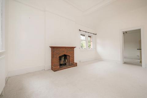2 bedroom flat to rent, Egerton Road, Weybridge KT13