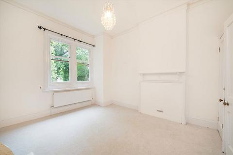 2 bedroom flat to rent, Egerton Road, Weybridge KT13