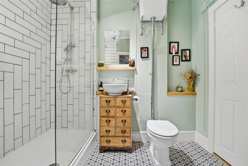 18 Osterley G Bath.jpg
