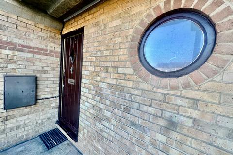 2 bedroom flat to rent, The Lawns, Victoria Road, Ramsgate CT11