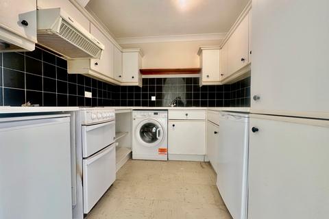 2 bedroom flat to rent, The Lawns, Victoria Road, Ramsgate CT11