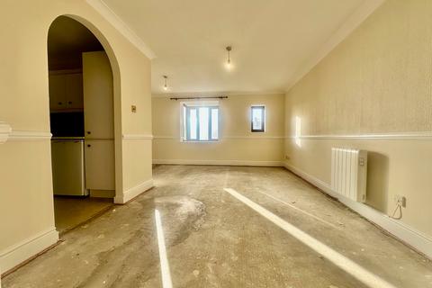 2 bedroom flat to rent, The Lawns, Victoria Road, Ramsgate CT11