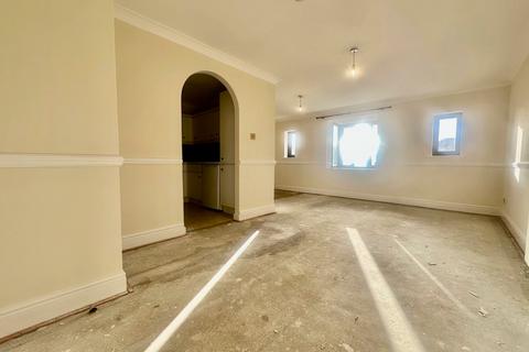 2 bedroom flat to rent, The Lawns, Victoria Road, Ramsgate CT11