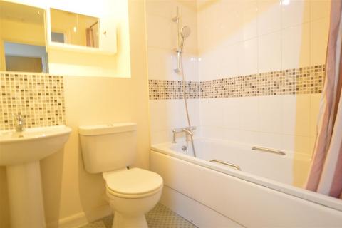 2 bedroom flat to rent, Foundry Court, Mill Street, Slough, Berkshire