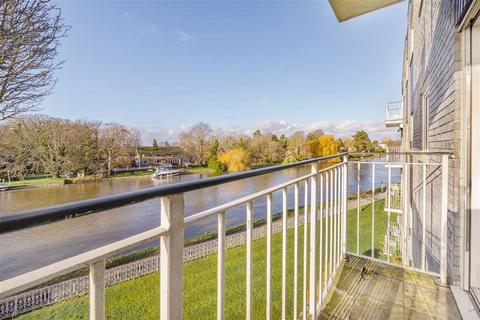 2 bedroom flat for sale, Riverside Road, Staines-Upon-Thames TW18