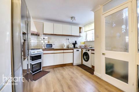 3 bedroom end of terrace house for sale, Beeston Courts, Basildon