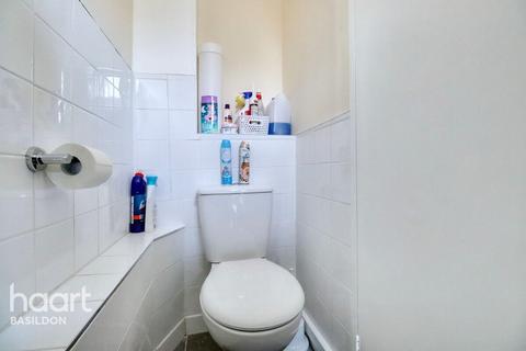 3 bedroom end of terrace house for sale, Beeston Courts, Basildon