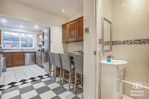 3 bedroom terraced house for sale, Otley Drive, Gants Hill