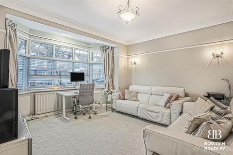 3 bedroom terraced house for sale, Otley Drive, Ilford, IG2