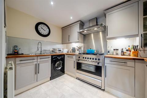 3 bedroom terraced house for sale, Wynnstay Hall Estate, Ruabon.