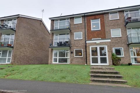 2 bedroom flat to rent, Armadale Court, Reading