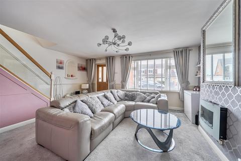 3 bedroom semi-detached house for sale, Aldermere Road, Kidderminster
