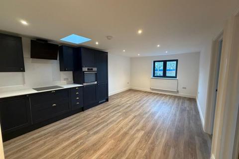 2 bedroom flat to rent, Finchampstead Road,  Finchampstead,  RG40