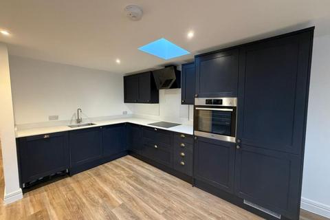 2 bedroom flat to rent, Finchampstead Road,  Finchampstead,  RG40