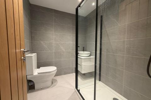 2 bedroom flat to rent, Finchampstead Road,  Finchampstead,  RG40