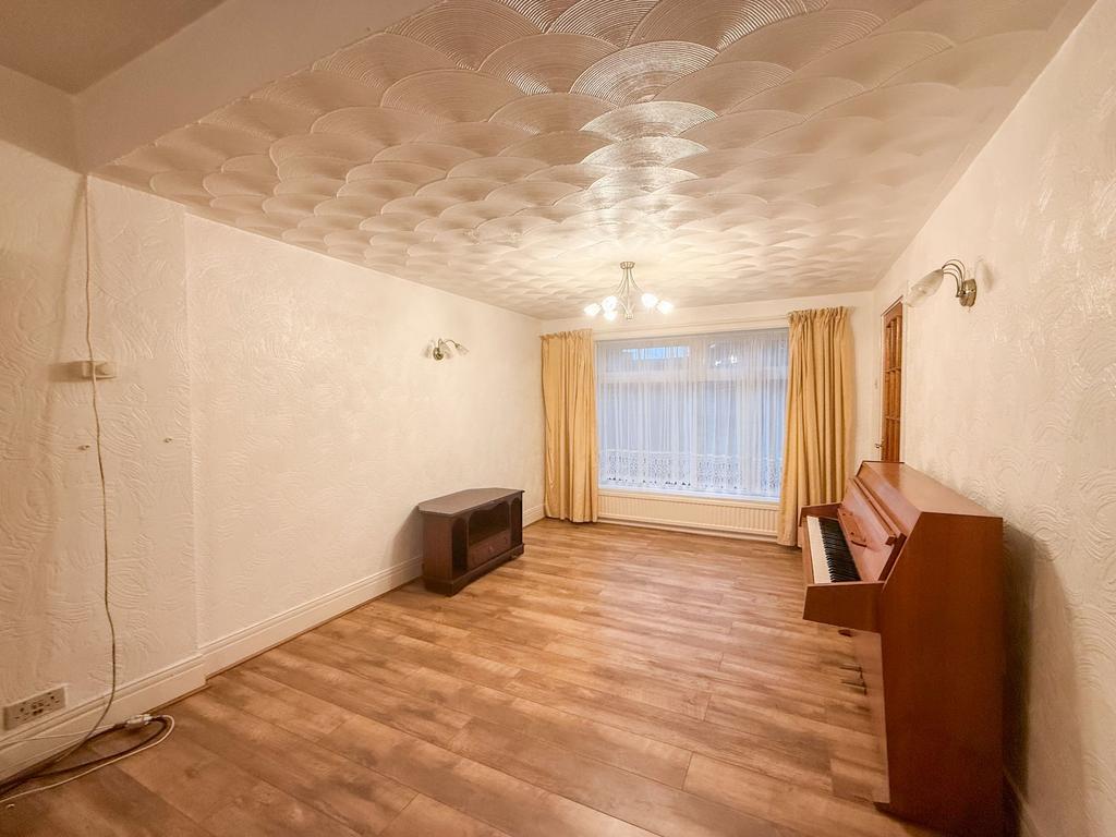 Lounge/Dining Area