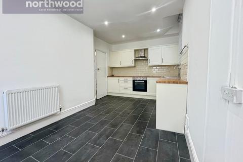 4 bedroom semi-detached house to rent, Malvern Road, Wirral CH45