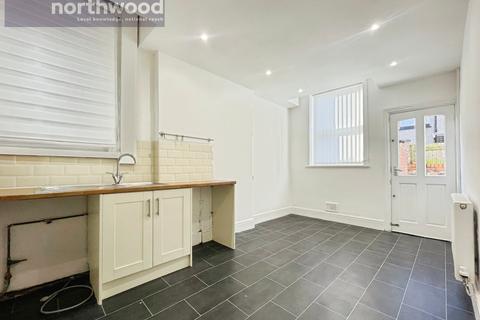 4 bedroom semi-detached house to rent, Malvern Road, Wirral CH45