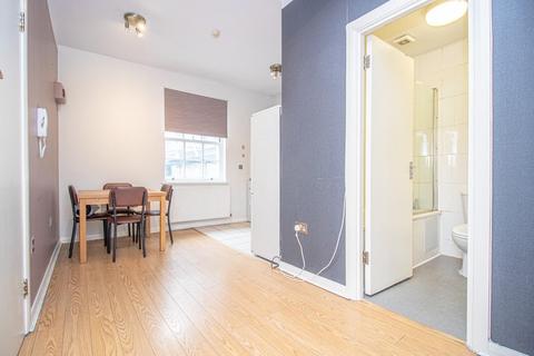 3 bedroom flat to rent, Curtain Road, Shoreditch, London