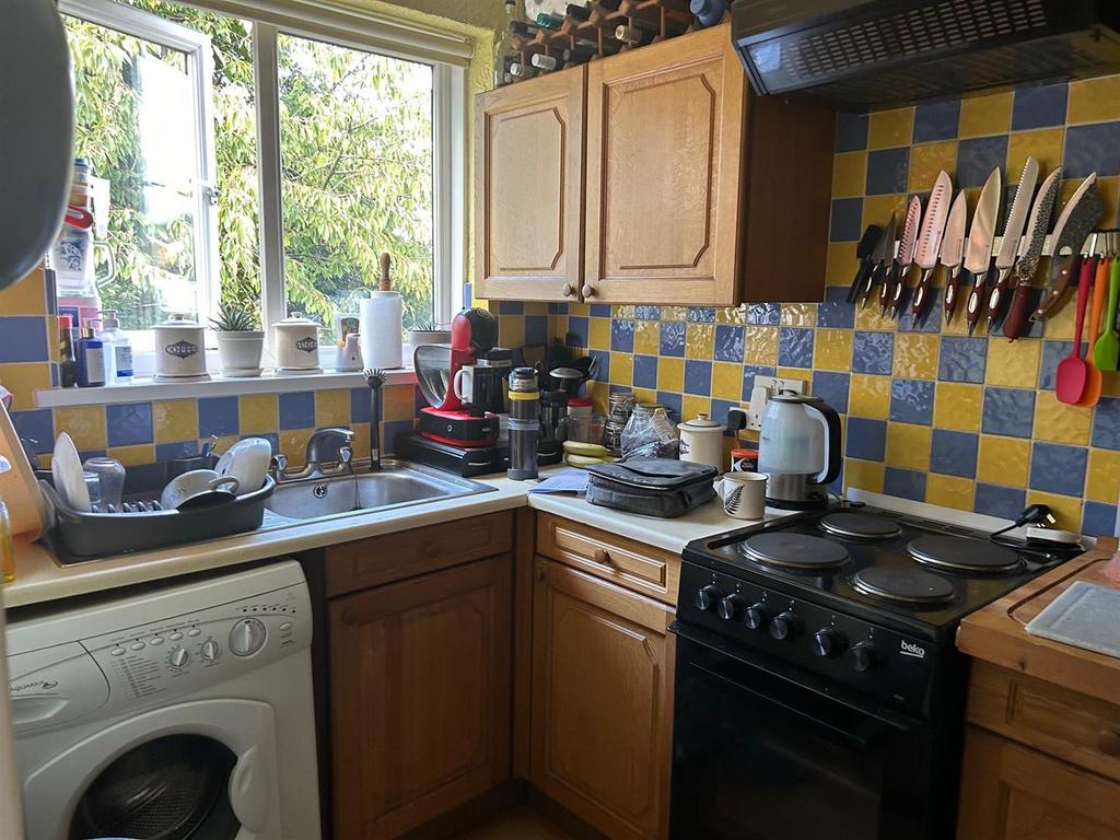 4 kitchen.jpg