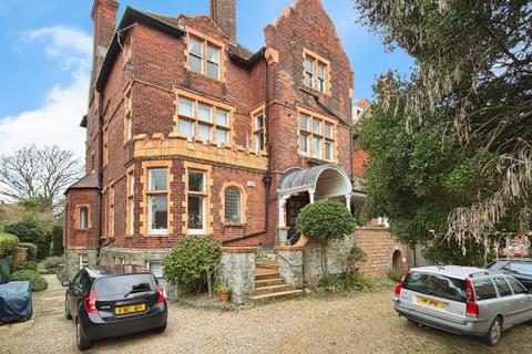 3 bedroom flat for sale, Earls Avenue, Folkestone